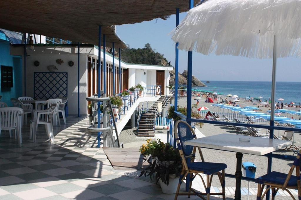 Hotel Bagni Arcobaleno Deiva Marina Bagian luar foto