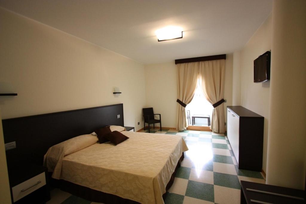 Hotel Bagni Arcobaleno Deiva Marina Ruang foto