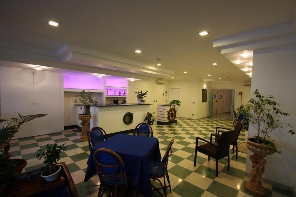 Hotel Bagni Arcobaleno Deiva Marina Bagian luar foto