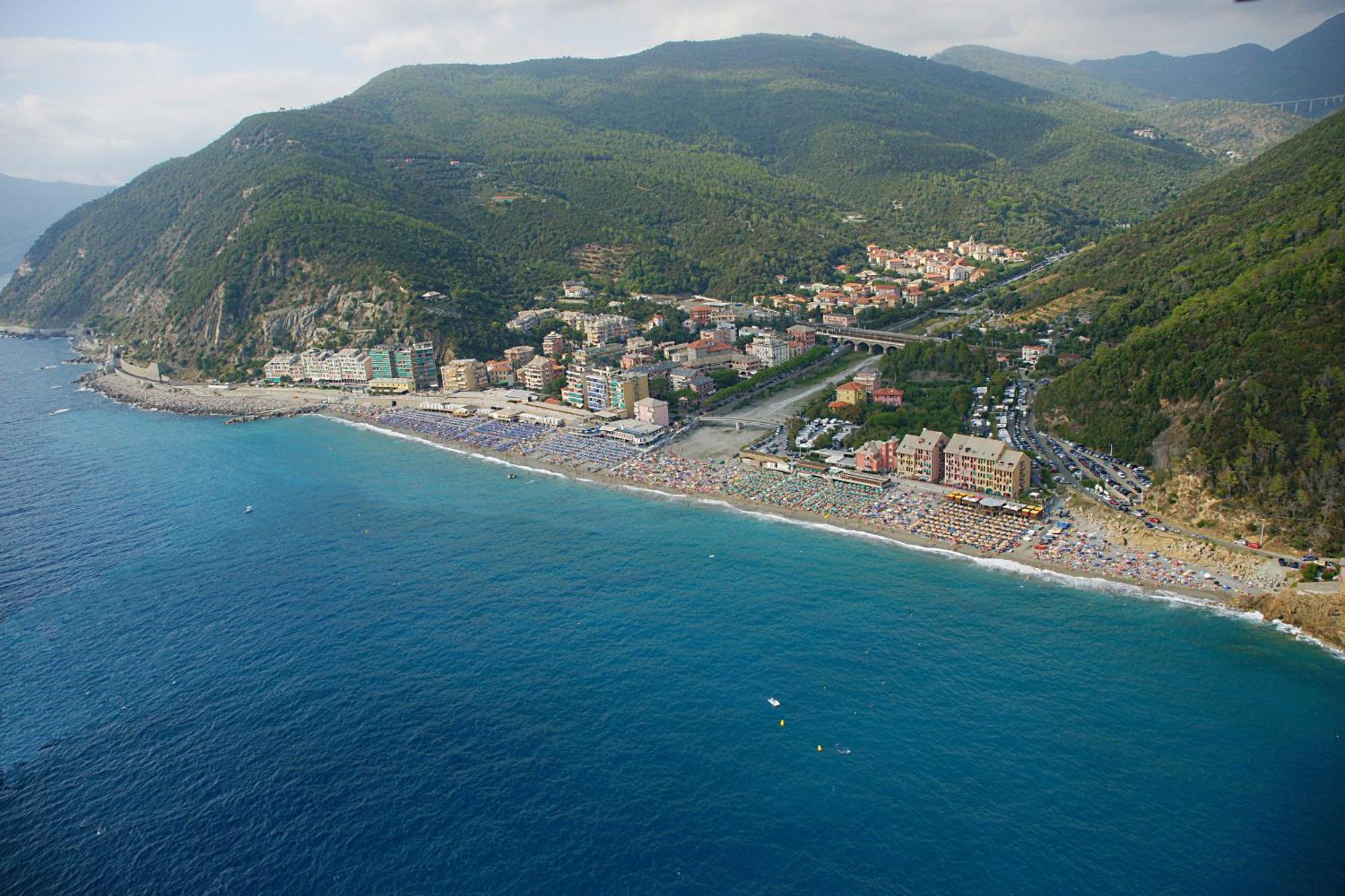 Hotel Bagni Arcobaleno Deiva Marina Bagian luar foto