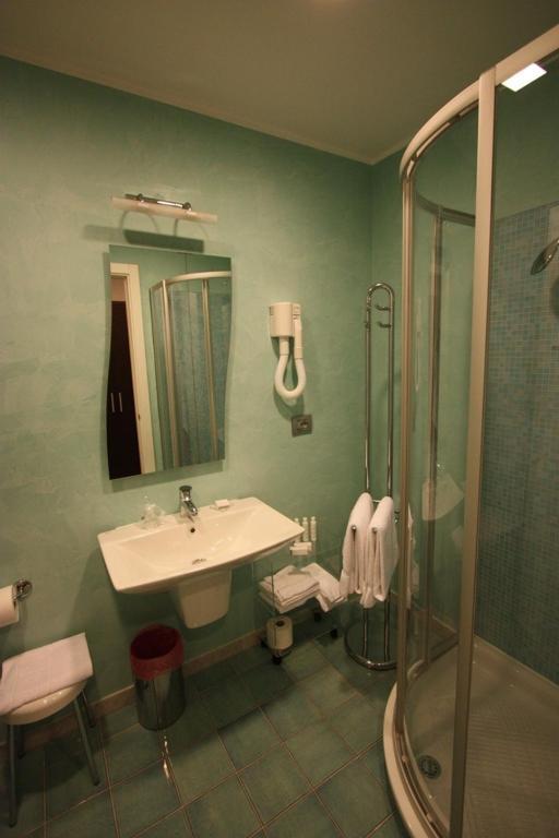 Hotel Bagni Arcobaleno Deiva Marina Ruang foto